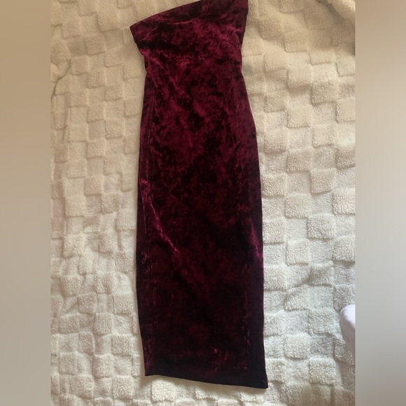 Fashion Nova Bodycon velvet dress - Picture 4 of 7